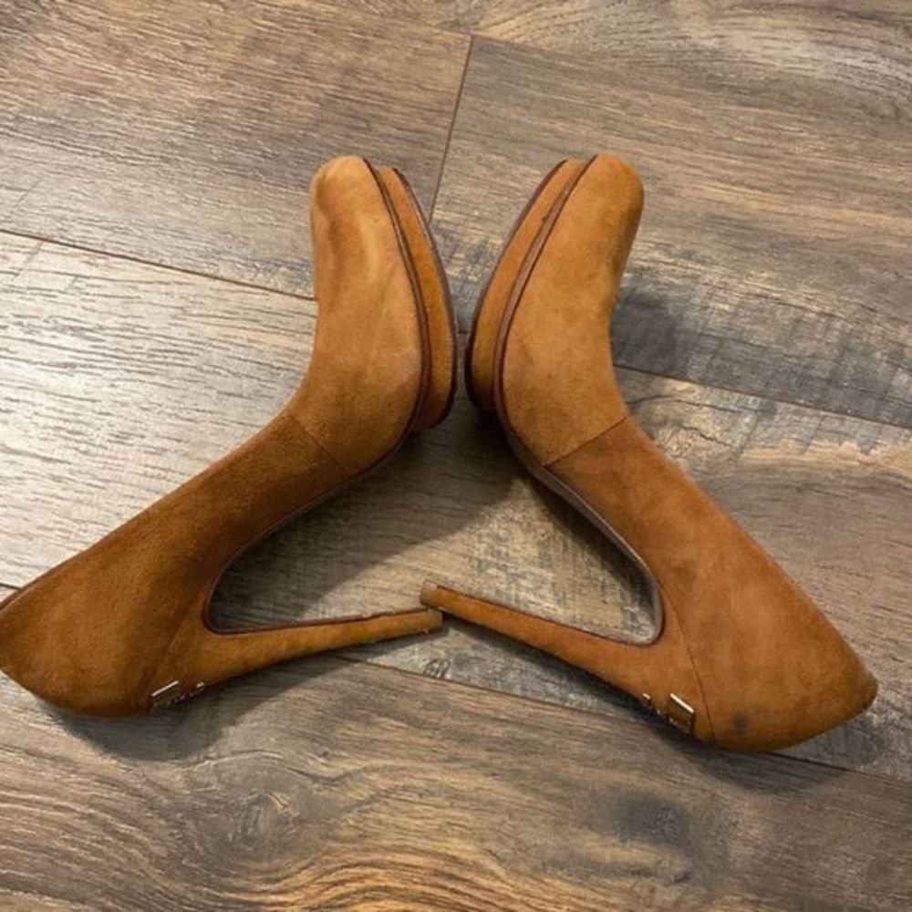 Tory Burch pumps size 9 - Picture 3 of 5